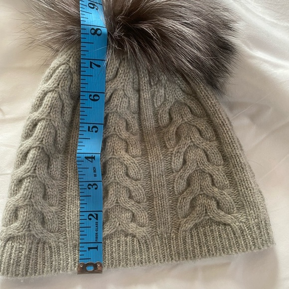 100% cashmere with silver fox fur,good condition. - Picture 5 of 8
